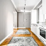 Apartment 2bdr Luxury On Prime Location *