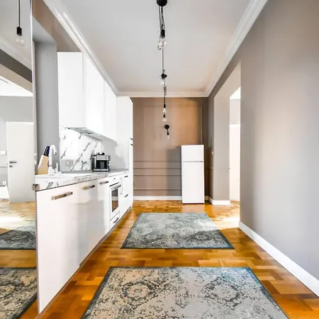 2bdr Luxury On Prime Location *